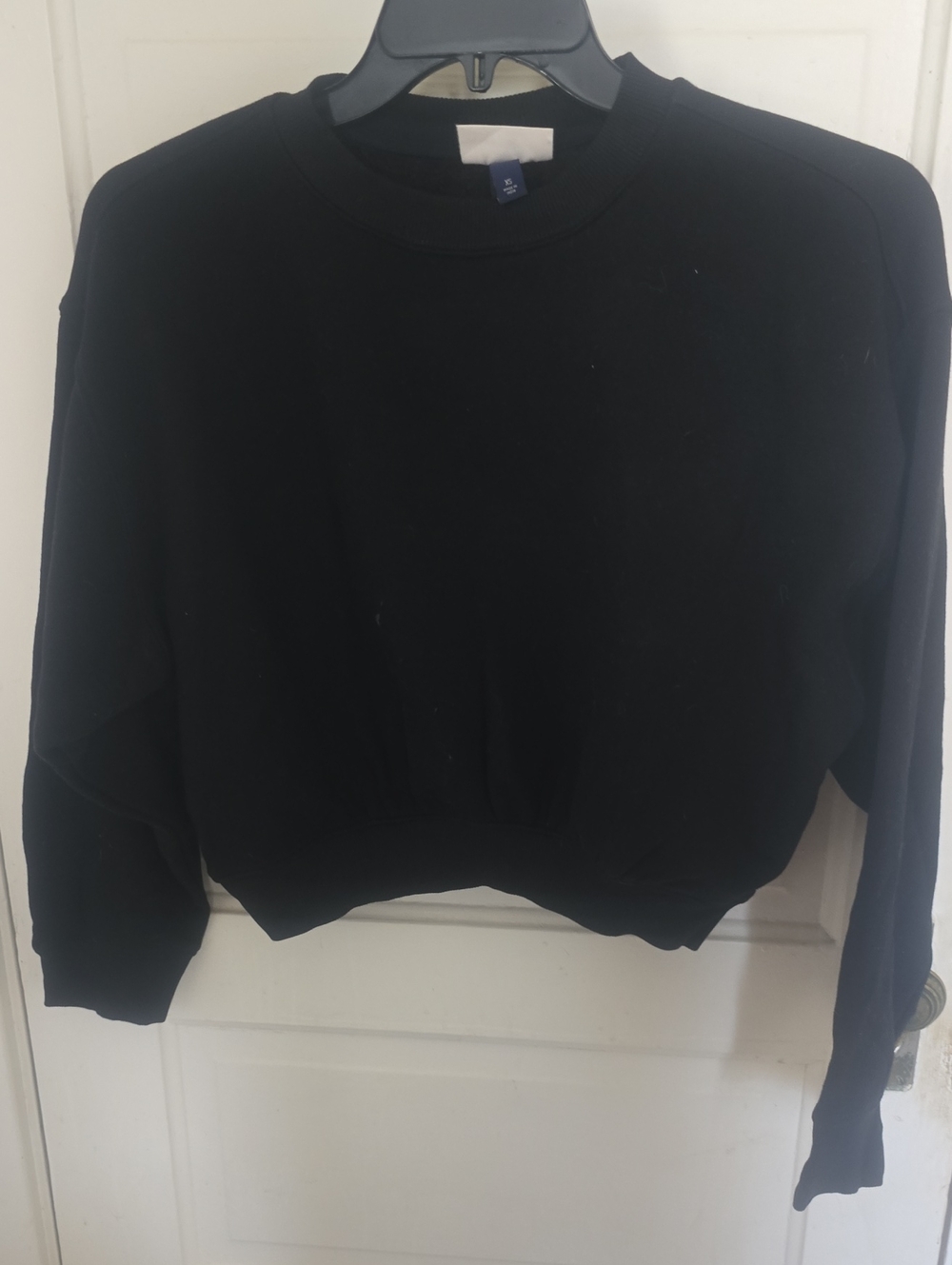 Universal Thread Black Crewneck Sweatshirt